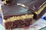 Carrés au chocolat fourrés de crème au rhum vanillé